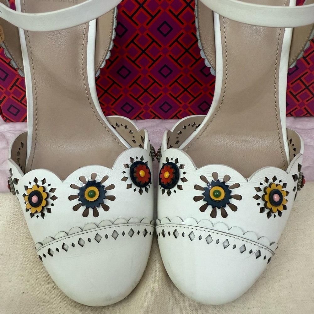 Beautiful Tory Burch Marguerite Slingback High Heels Ivory Floral Leather Sz 6.5 - Picture 10 of 11